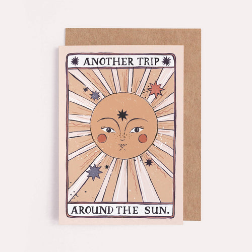 Sister Paper Co. Geburtstagskarte "Another trip around the sun" im Stil einer Tarot - Karte - PenJoy