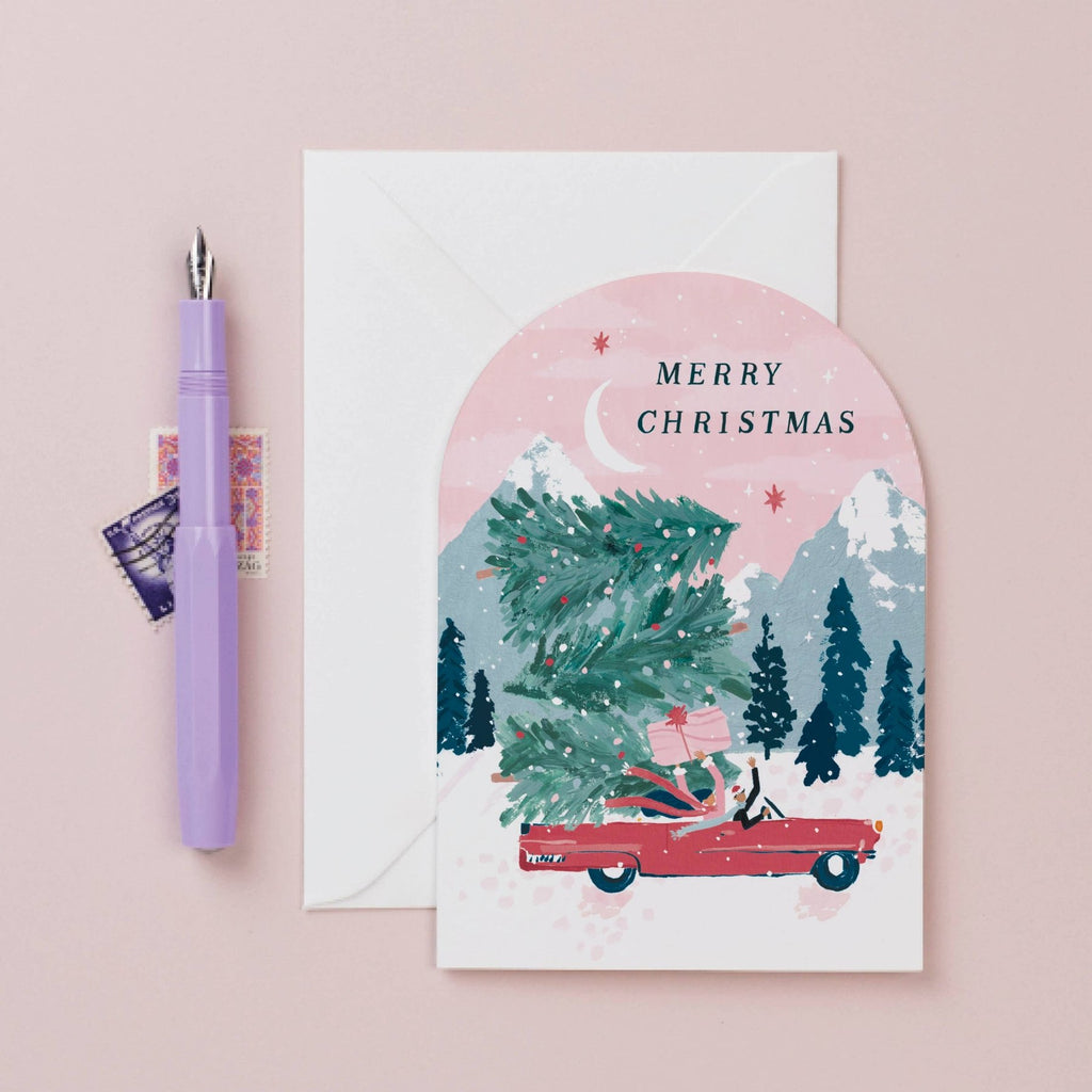 Sister Paper Co. Weihnachtskarte "Driving Home" mit rotem Auto und Weihnachtsbäumen - PenJoy