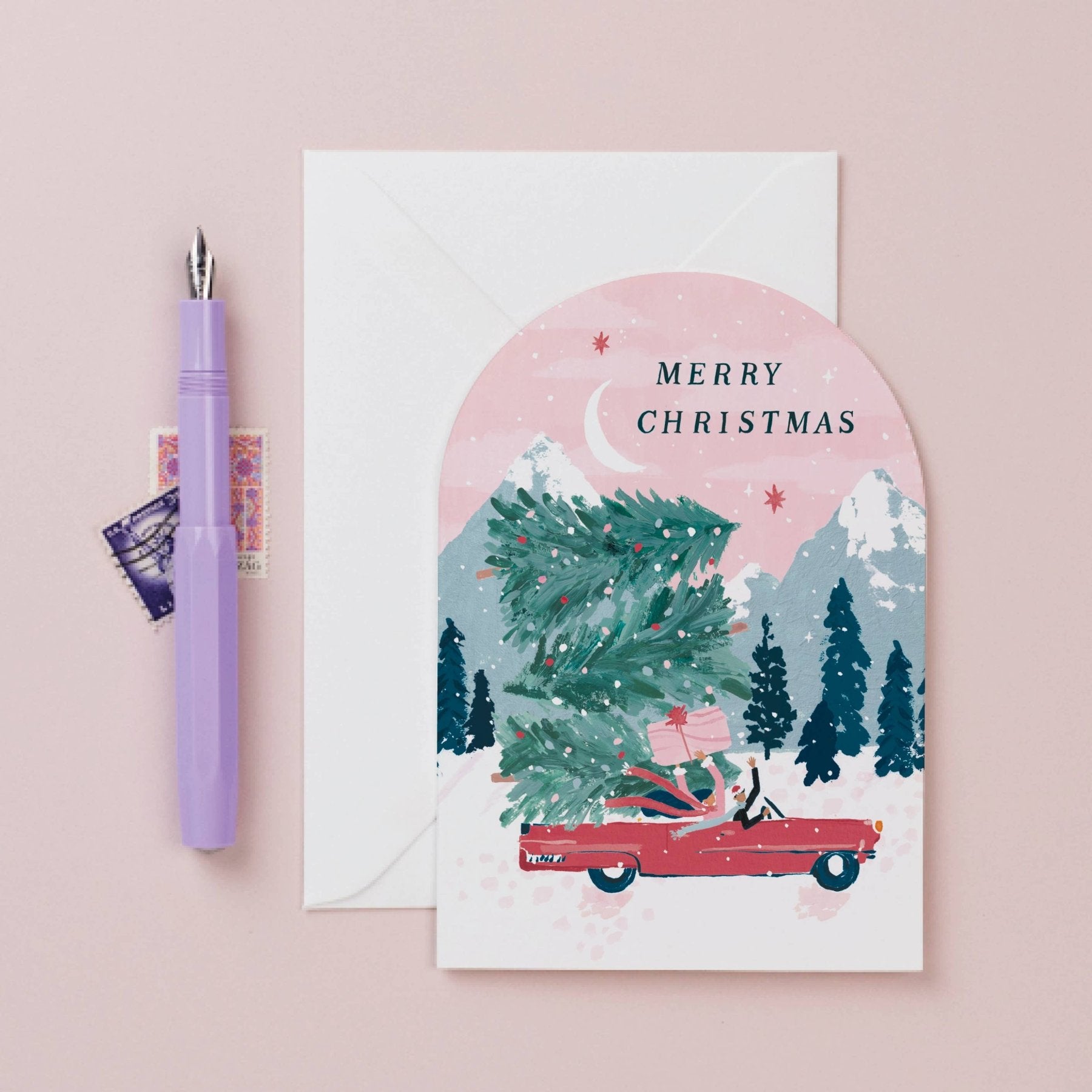 Sister Paper Co. Weihnachtskarte "Driving Home" mit rotem Auto und Weihnachtsbäumen - PenJoy