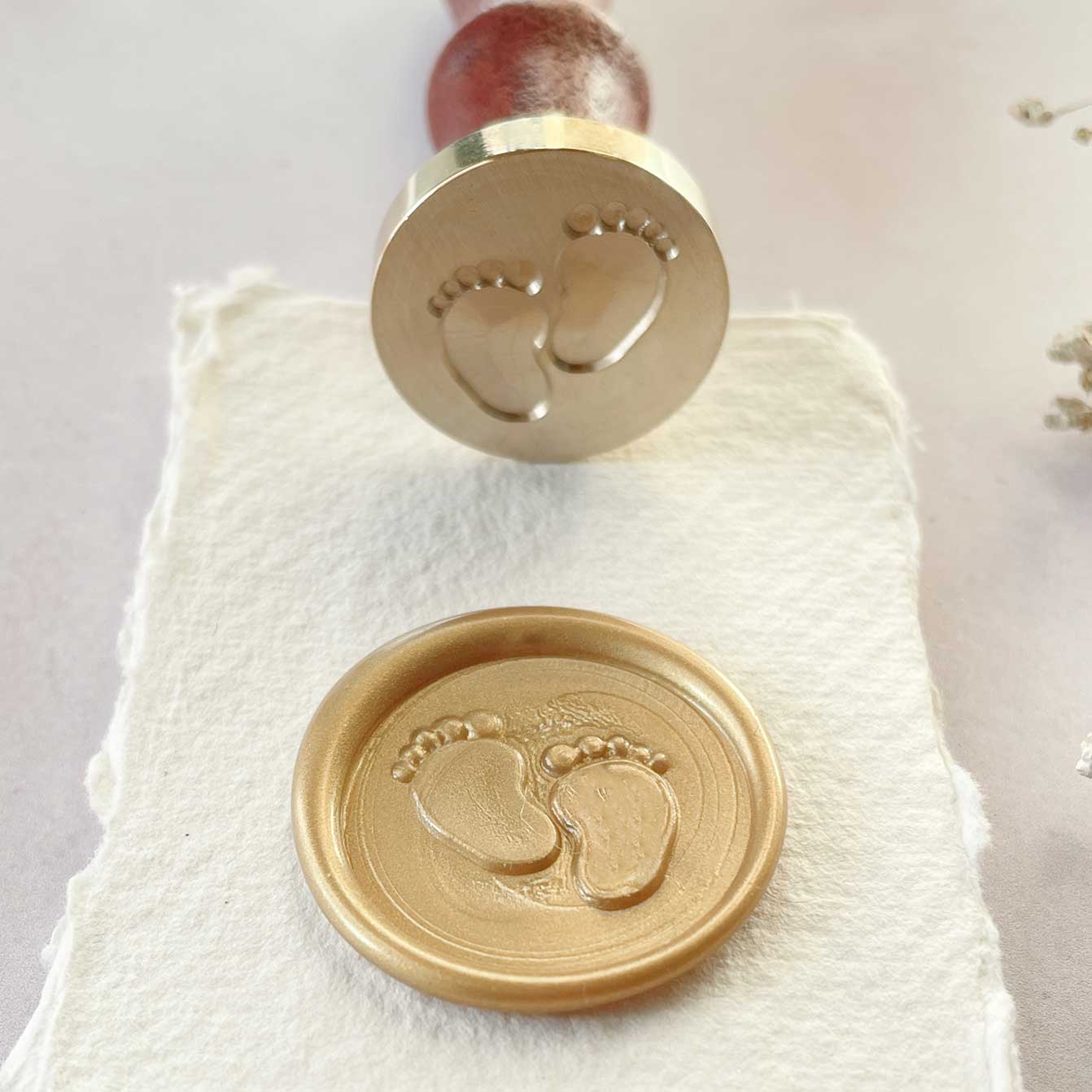 The Natural Paper Company Siegelstempel "Babyfüße" für Wachssiegel zur Geburt - PenJoy