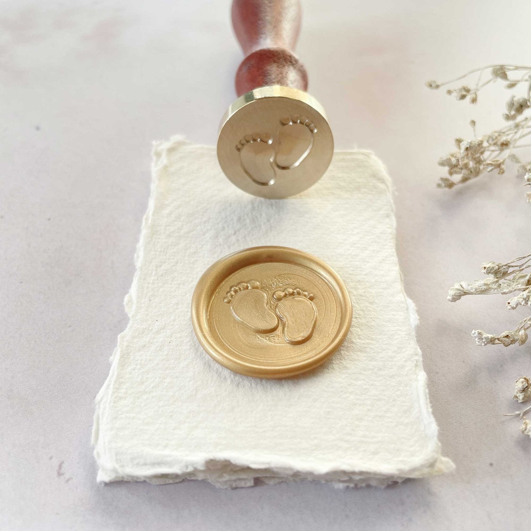 The Natural Paper Company Siegelstempel "Babyfüße" für Wachssiegel zur Geburt - PenJoy